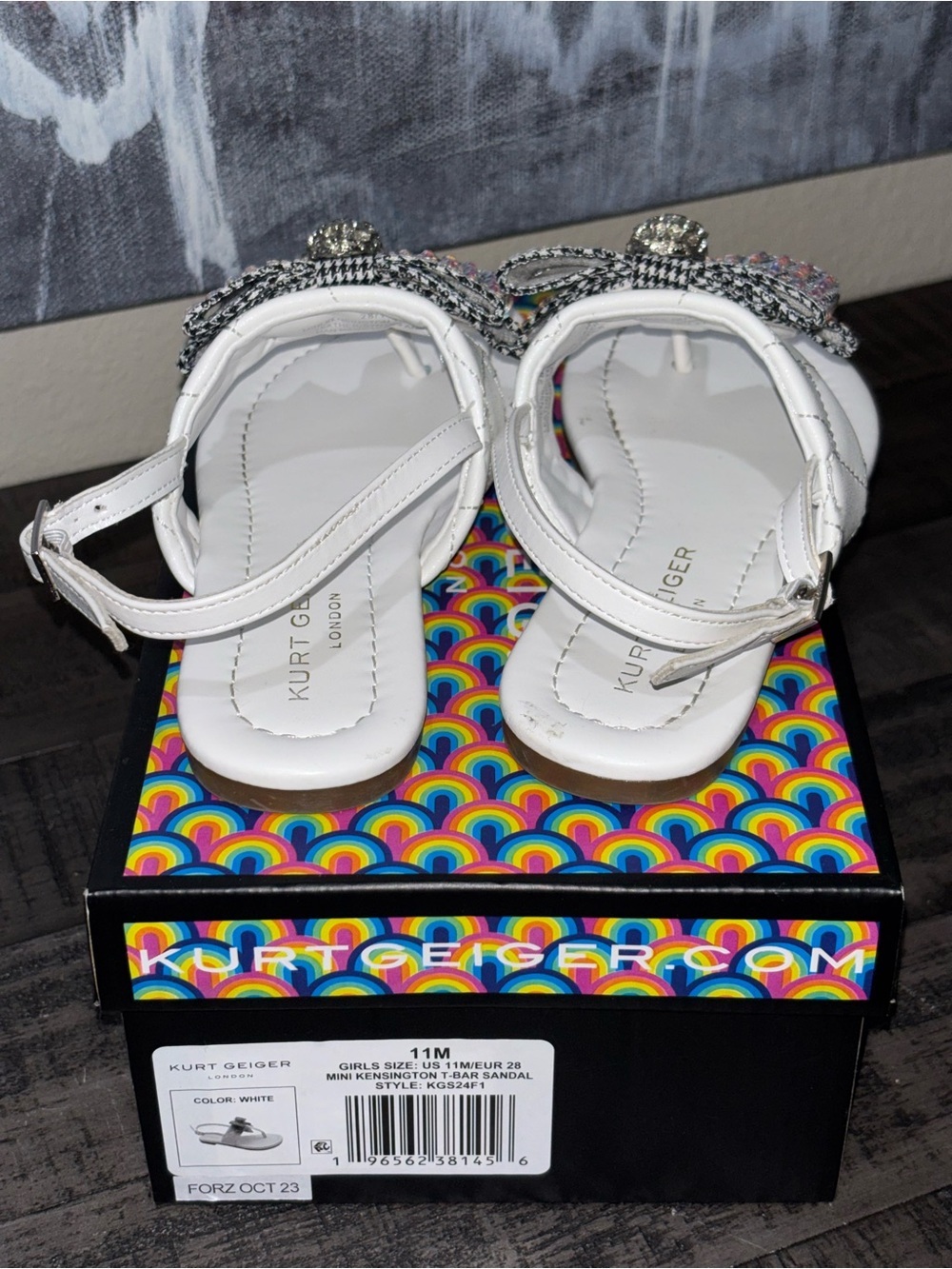 Kurt Geiger London Girls' Kensington T-Strap Sandals SZ11 - Picture 3 of 6